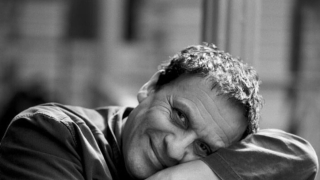Azzedine Alaïa: Έρχεται η πρώτη μεγάλη αναδρομική έκθεση για το έργο του στις ΗΠΑ