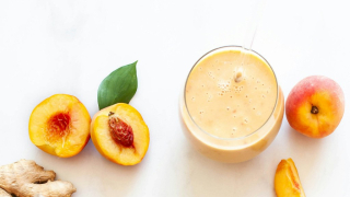 Αυτό το smoothie βρώμης με ροδάκινο και πρωτεΐνη είναι ο ιδανικός τρόπος να ξεκινήσετε το πρωινό σας