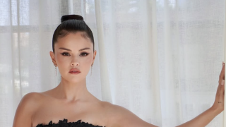  Σελίνα Γκόμεζ: Ως Όντρεϊ Χέπμπορν με Oscar de la Renta στο pre-wedding δείπνο της Τέιλορ Σουίφτ