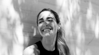 Stefania Frangista: «Οι γυναίκες επιλέγουν πιο διαχρονικά σχέδια και prints»