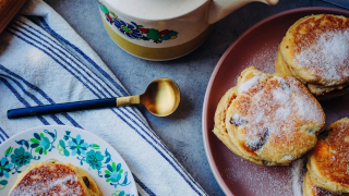 Welsh Cakes: Τα παραδοσιακά ουαλικά γλυκάκια που ψήνονται στο τηγάνι