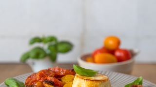 Ψητή ρικότα με ντοματίνια στο air fryer για ένα πιάτο γεμάτο γεύση